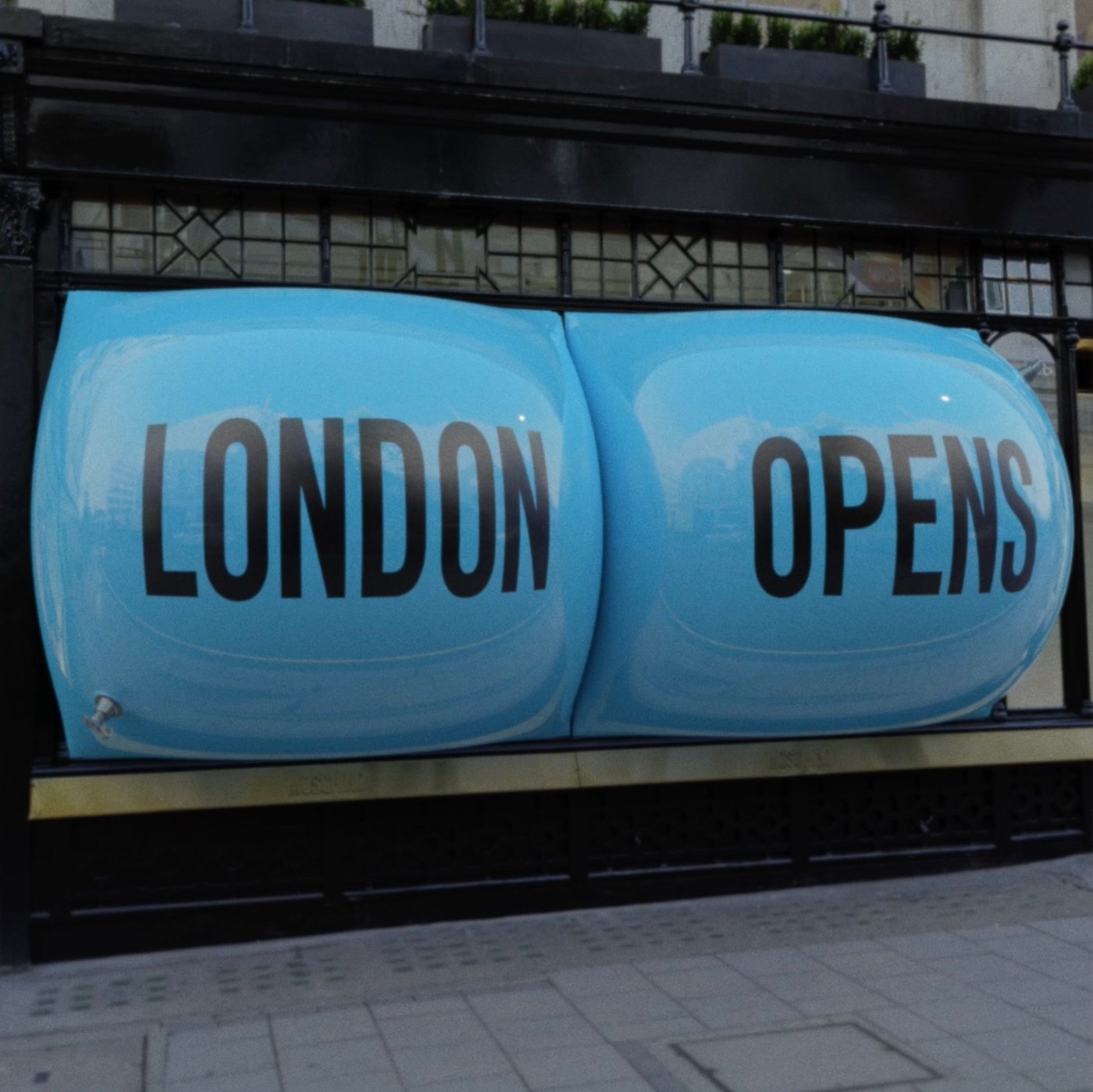 Moschino - London Mayfair Store Reopening - frame 2
